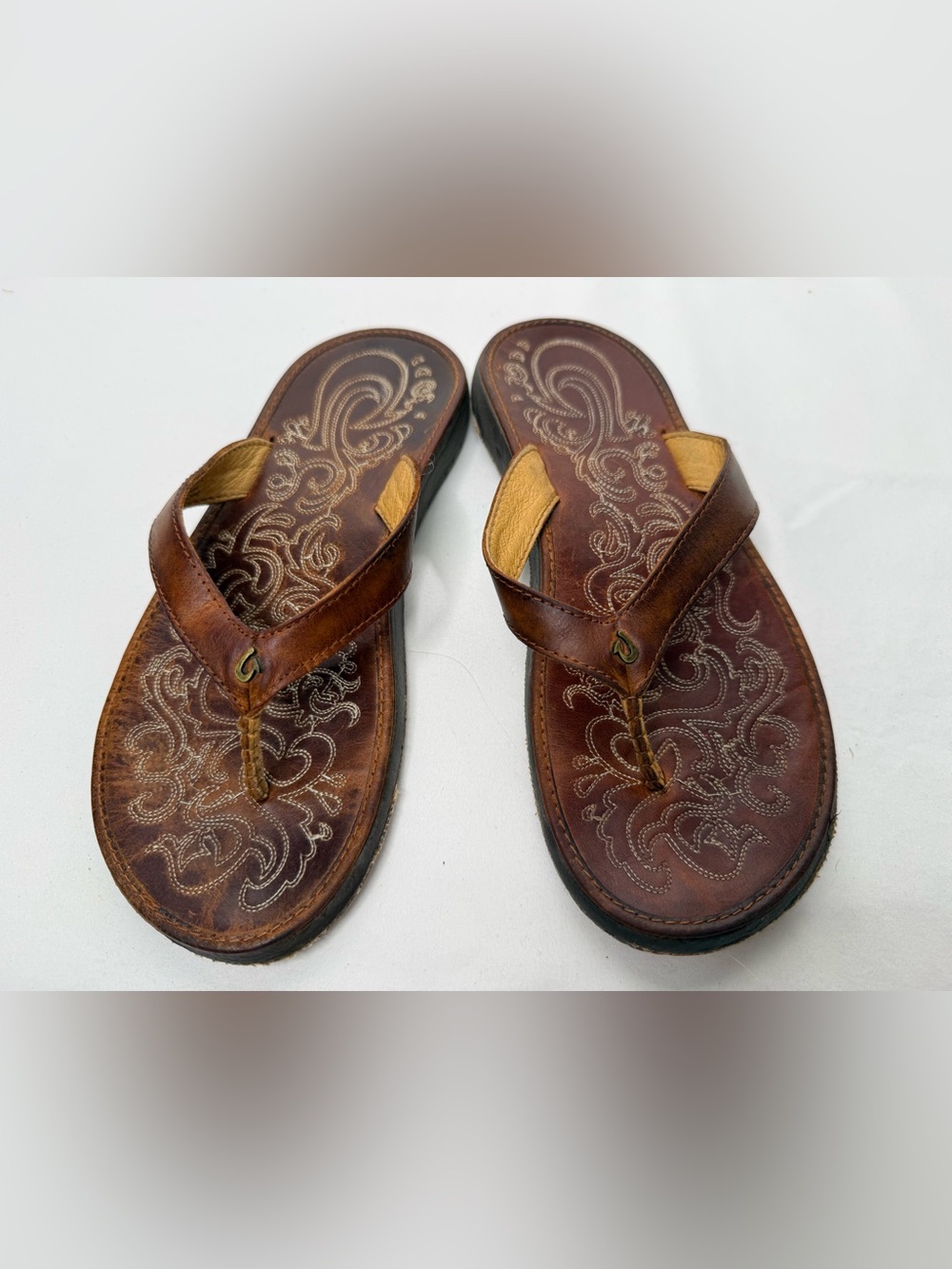 OluKai Brown Leather Embroidered Flip Flop Sandals US 7 EU 37